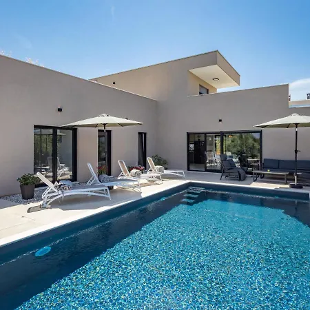 Villa Altalune By Interhome Karpinjan