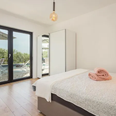 Altalune By Interhome