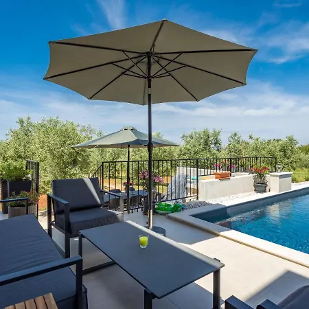 Altalune By Interhome