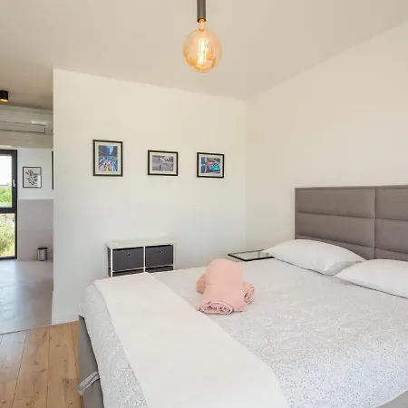 Villa Altalune By Interhome Karpinjan