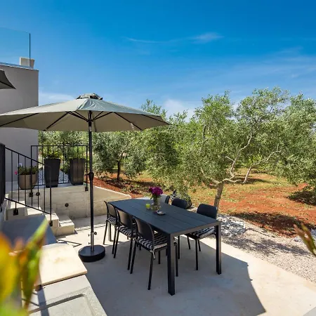 Villa Altalune By Interhome Karpinjan