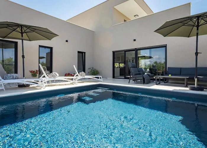 Altalune By Interhome Karpinjan